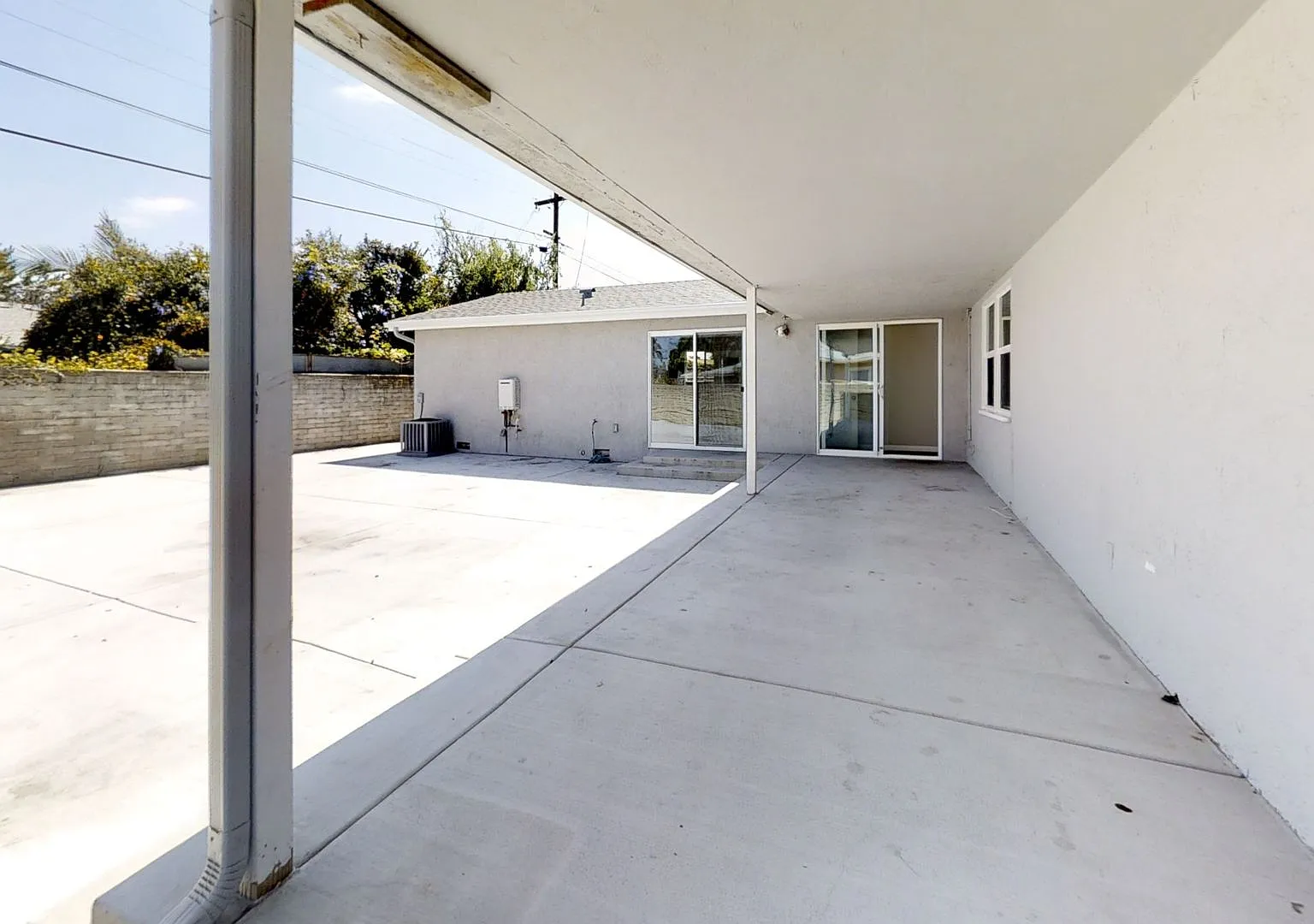 7BD on Mary Lane! Huge Front Patio, Back Yard! — Photo 3