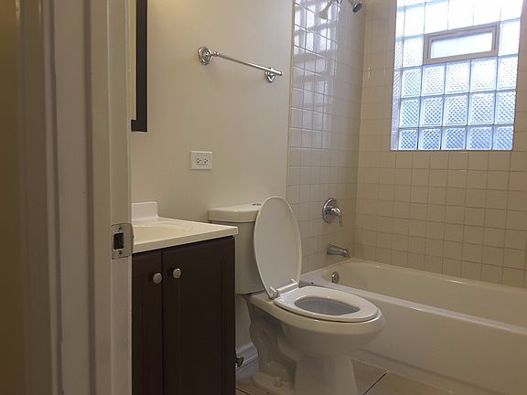 3rd image of 1338 S Washtenaw Ave #2nd