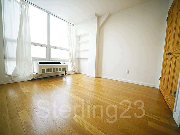 3rd image of 25-15 Crescent St #Aa6