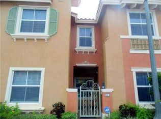 913 SW 143rd Ave, Pembroke Pines, FL 33027