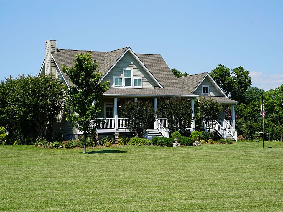 COUNTRY LIVING AT ITS BEST