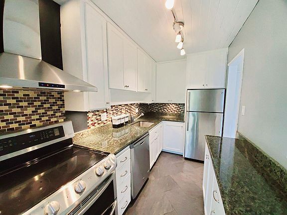 4th image of 819 N Humboldt St APT 204