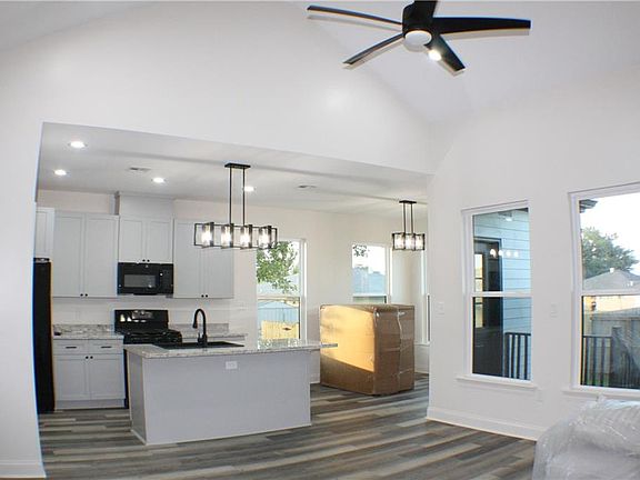 4th image of 705 Ellen Dr