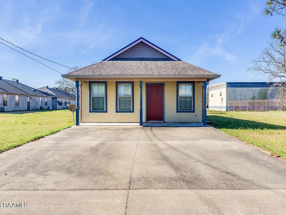 1st image of 315 Woodcrest Cir