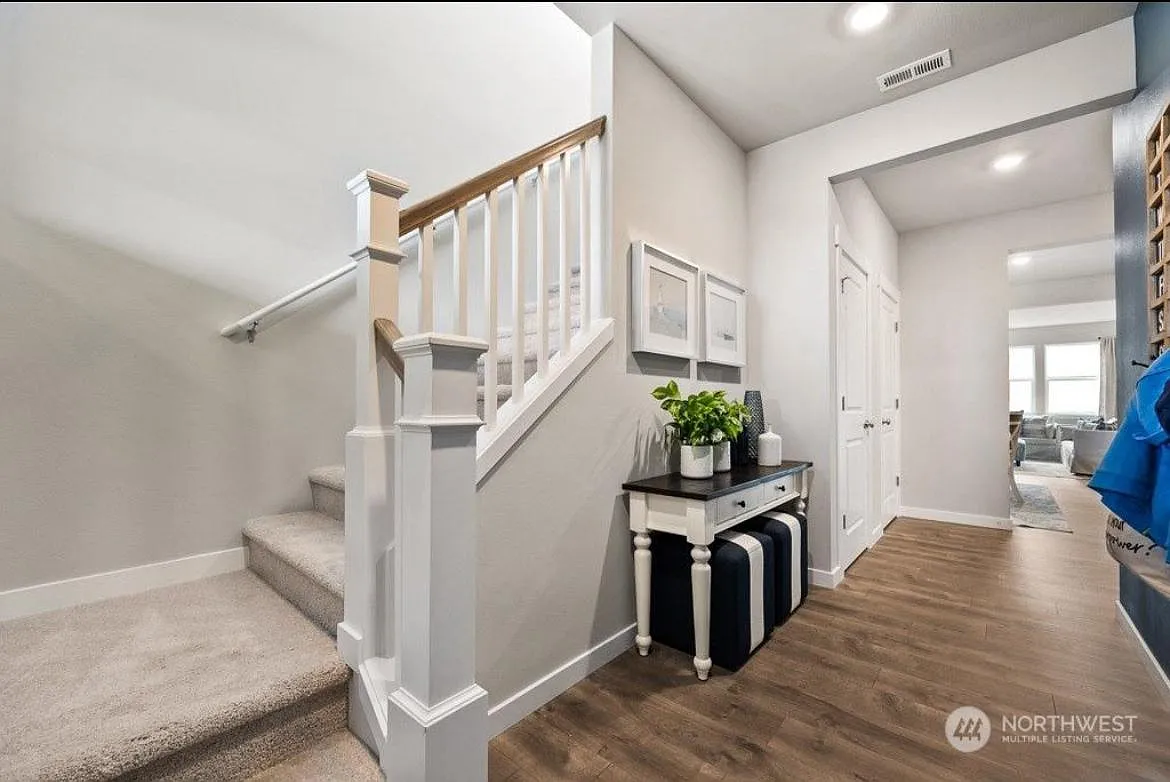 1073 SW Pendleton Way photo 1