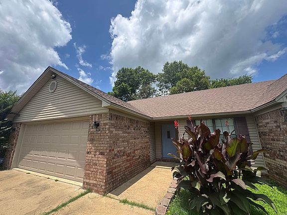 3rd image of 106 Louis Dr