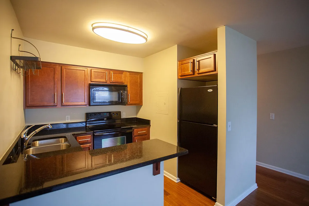 Building Photo - 801 Inverness Ave #1