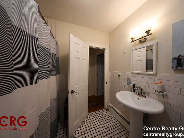 1728 Beacon St #B — Photo 8