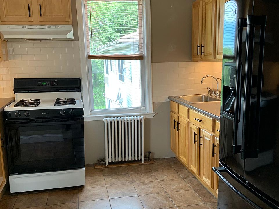 1st image of 118 Lawton St #2