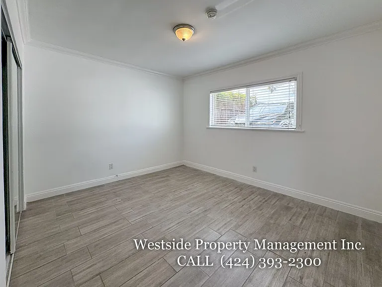 627 Westminster Ave #2 — Photo 12