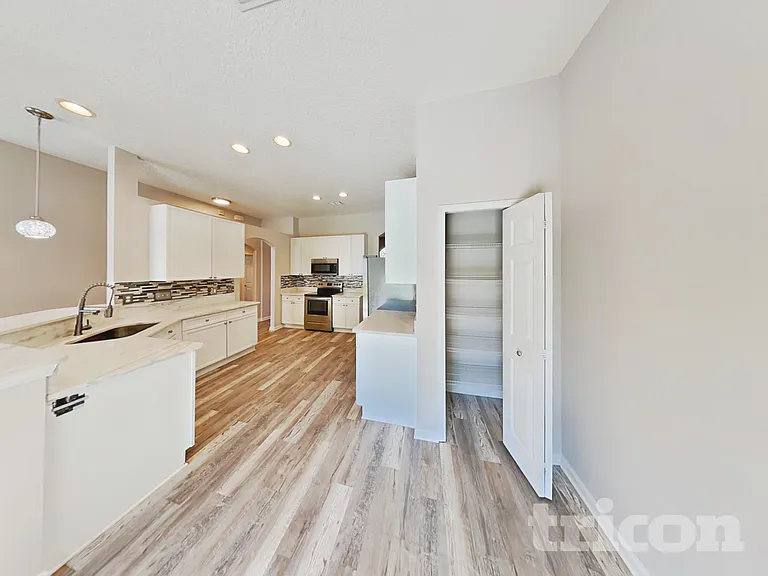 13698 Devan Lee Dr N — Photo 6