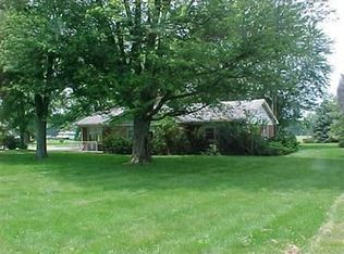 1222 S Halleck St, Demotte, IN 46310