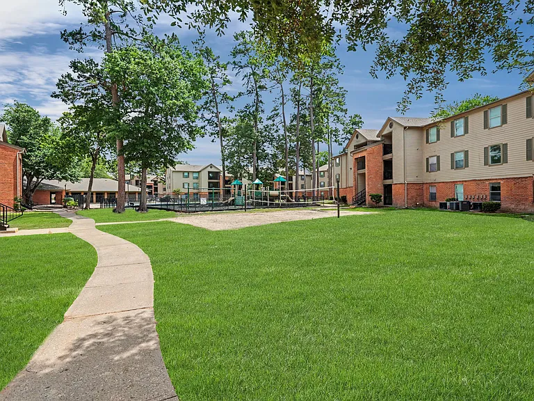 The Retreat at Spring Apartments — Photo 15