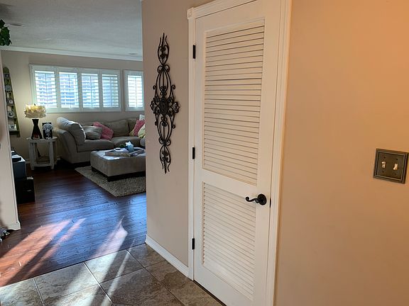 5th image of 8960 Carriage Hill Dr