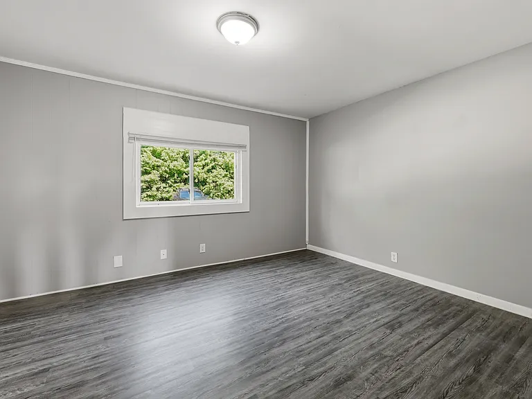 1805 Oxford Cir — Photo 16