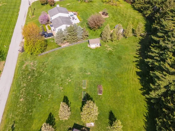 47671 Meadow View Dr, Saint Clairsville, OH 43950