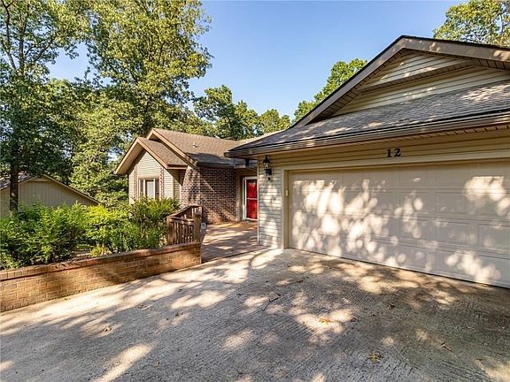 3rd image of 12 Glenbarr Cir