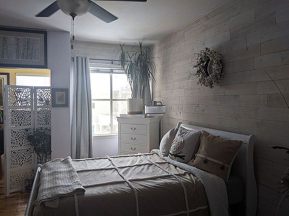 Master Bedroom w Office Nook