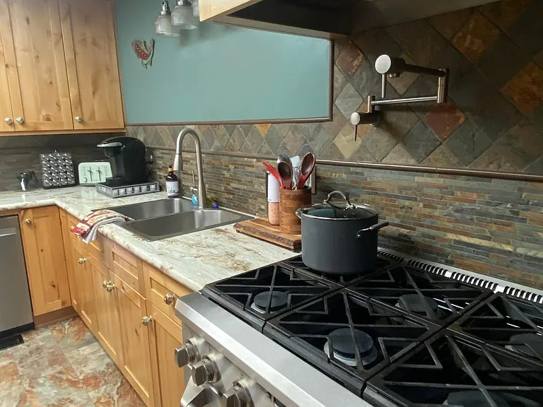 2444 Rogue River Hwy — Photo 21