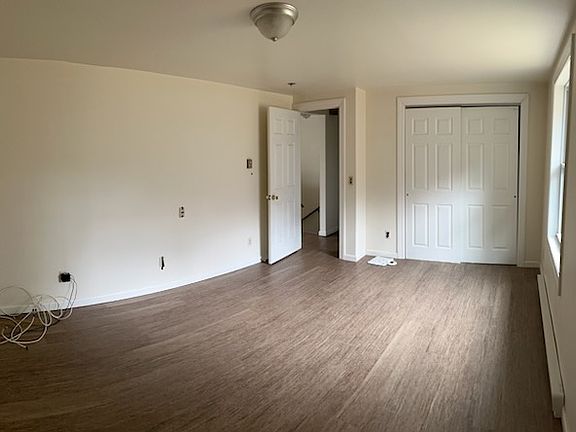 5th image of 113 Locust Ln APT 15