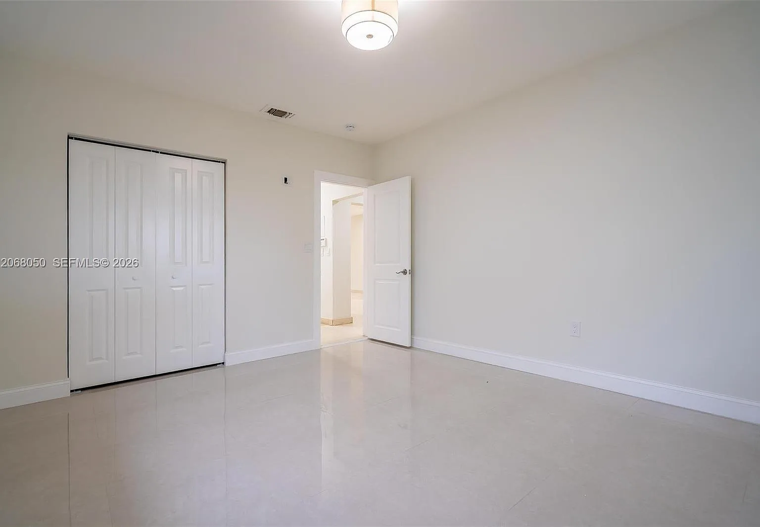 4 bed, 2782 sqft, $15,900 — Photo 3