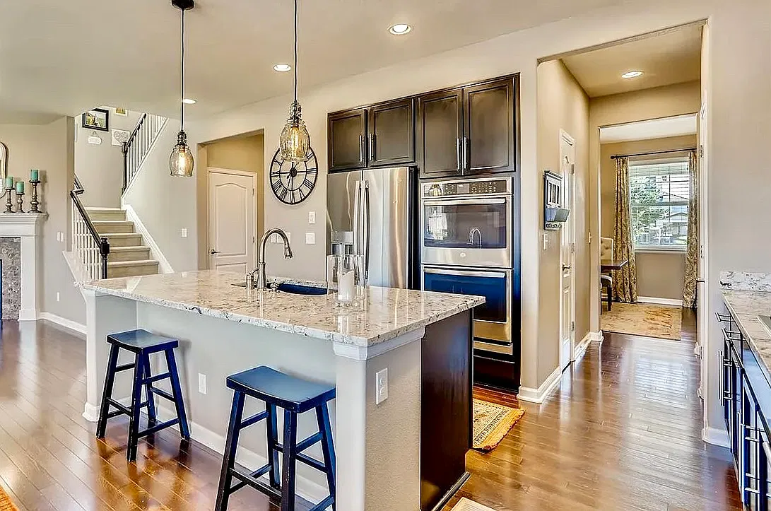 5 bed, 3393 sqft, $3,800 — Photo 3