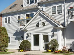 34 Concord Xing APT 201, Concord, MA 01742