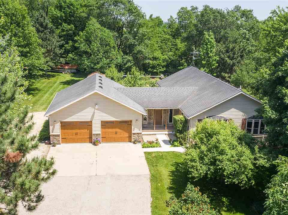 1st image of 9748 Sylvan Dr