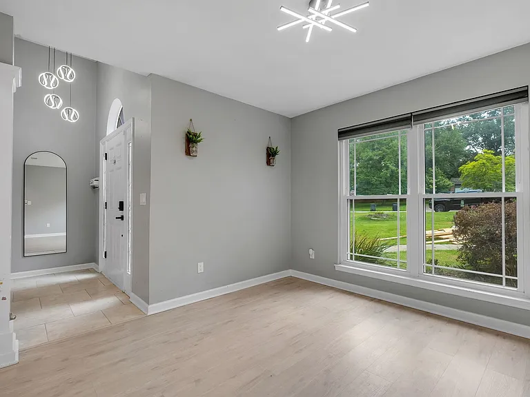 4916 Heathe Dr — Photo 4