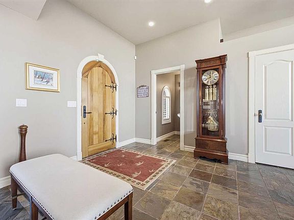 4th image of 405 Pinnacle Ridge Pl SW