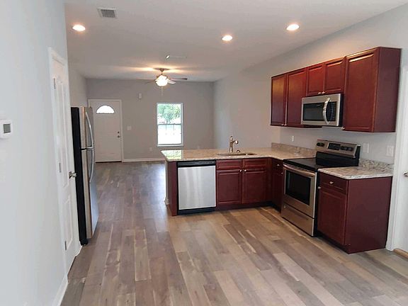 4th image of 209 W Vivian Dr