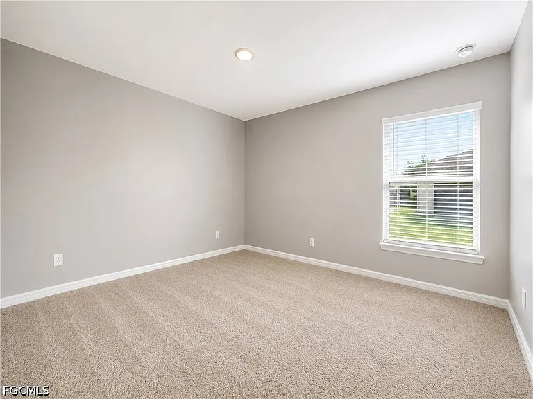 2728 NE 5th Place Cpe — Photo 17