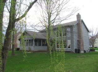 6 Heathercroft Ct, Chesterfield, MO 63017