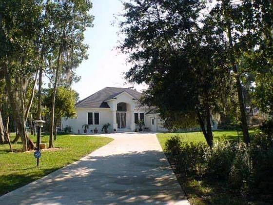 1st image of 525 Lakesedge Dr