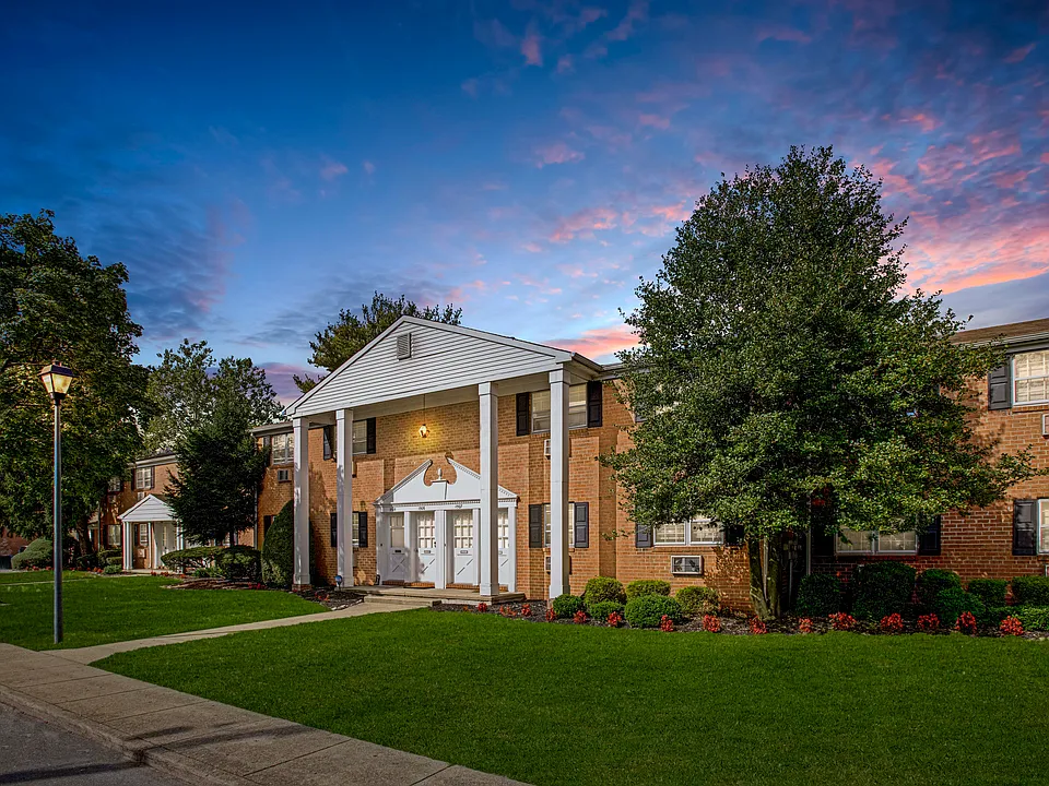 Silver Lake Manor