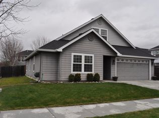 2406 Maple Park Dr, Medford, OR 97501