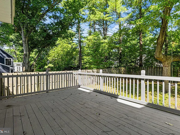 38 Robert Rd — Photo 24