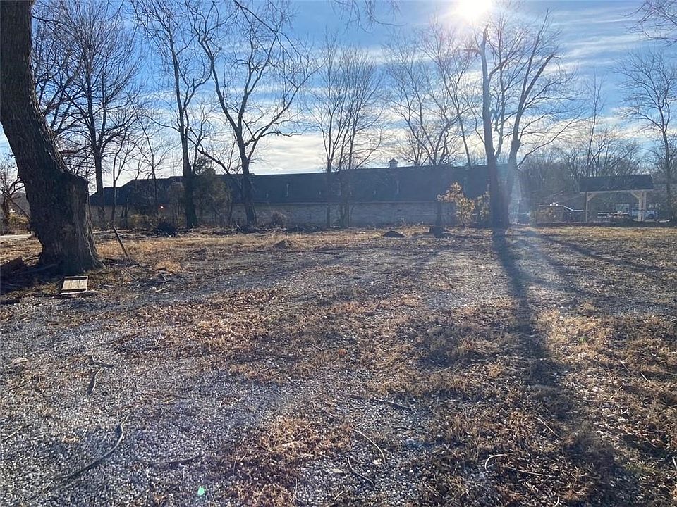 2nd image of 705 SE High St