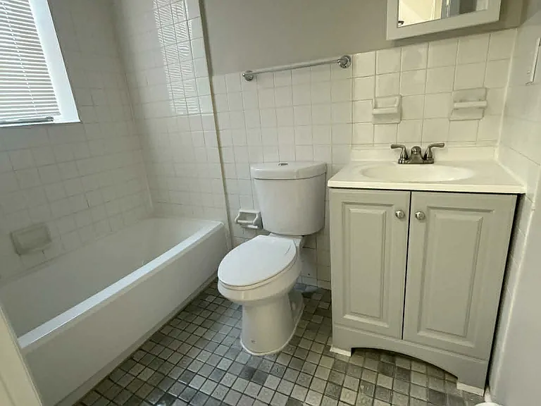 67 Brinkerhoff St #B4 — Photo 9