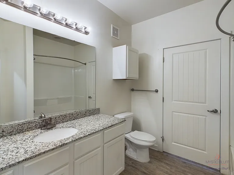 Mystic Bluff Apartments — Photo 118