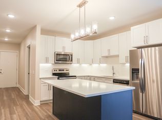 880 Lee St #309, Des Plaines, IL 60016