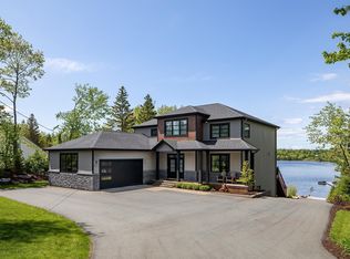 692 McCabe Lake Dr, Middle Sackville, NS B4E 0N6