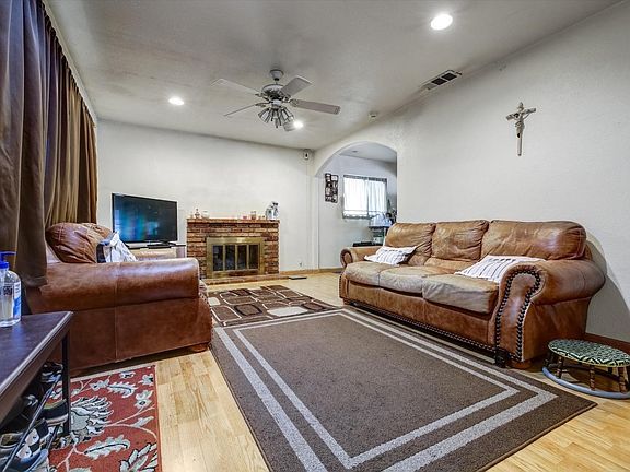 5th image of 2048 Swan Way
