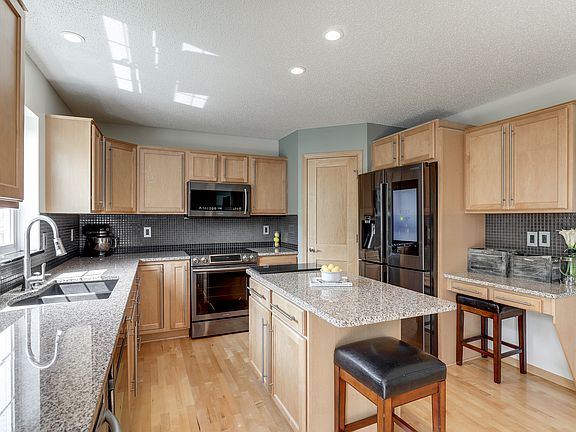 3rd image of 4774 189th St W