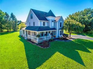 12 Stonefield Pl, Honeoye Falls, NY 14472