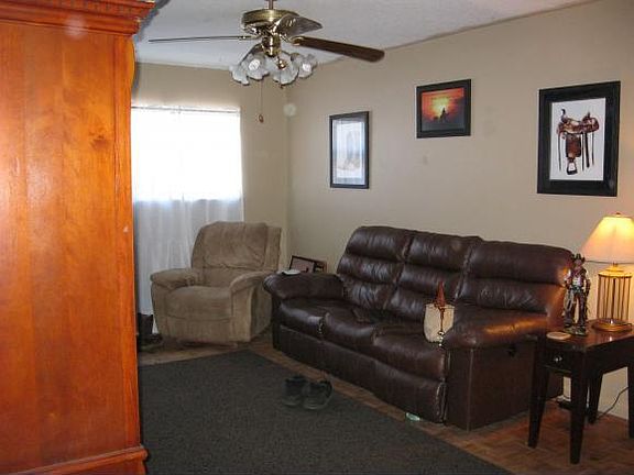 3rd image of 201 Hoover Cir
