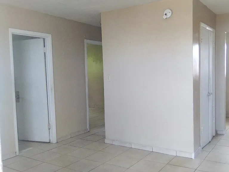1217 Dr Martin Luther King Jr Blvd W #4 — Photo 2