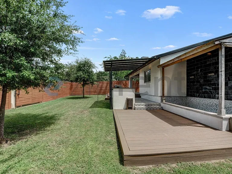 3600 Alexandria Dr — Photo 10