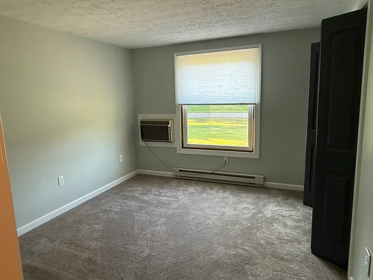 wall unit a/c in bedroom