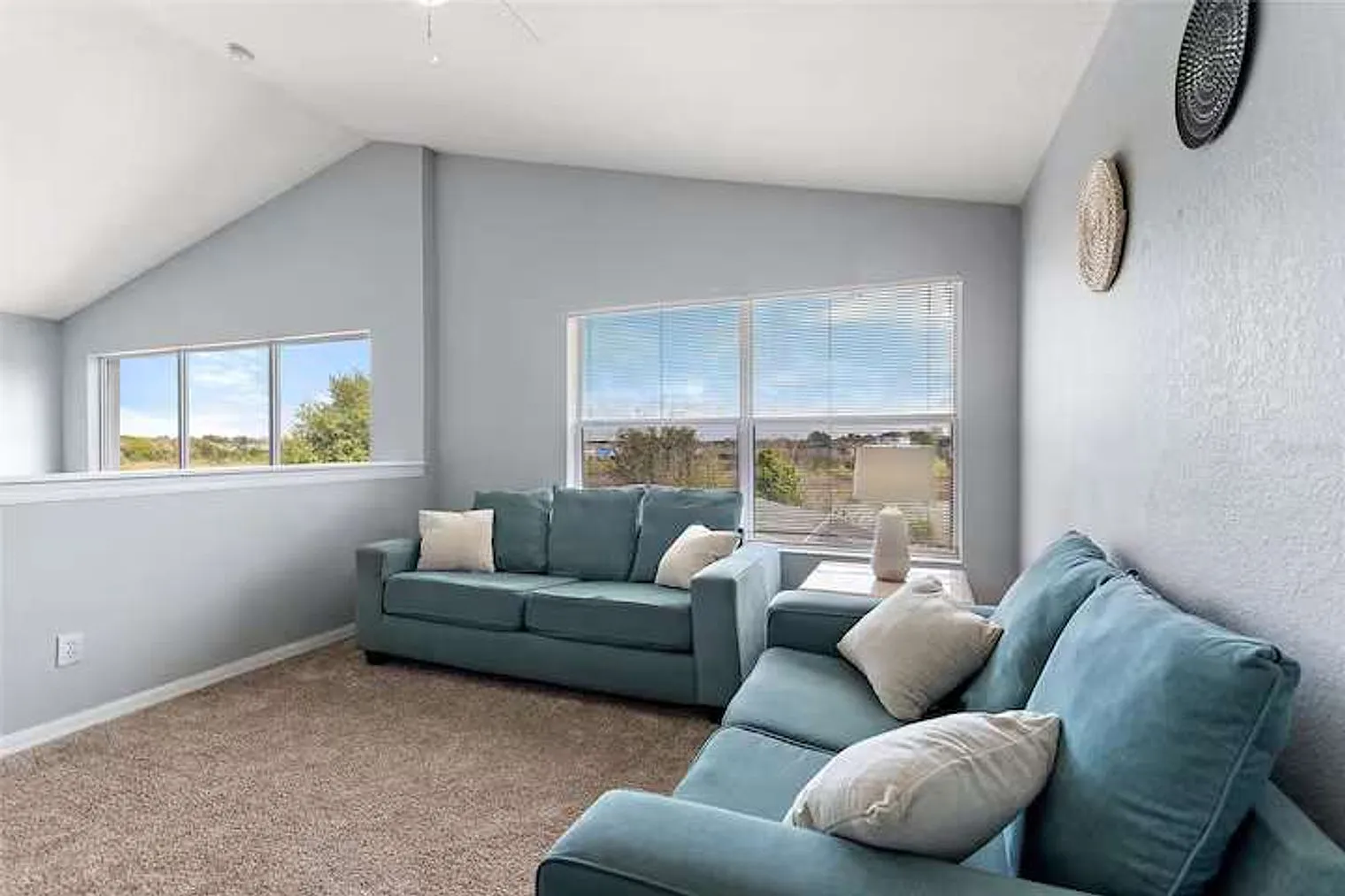 5 bed, 3.0 bath, 2486 sqft, $5,449 — Photo 2